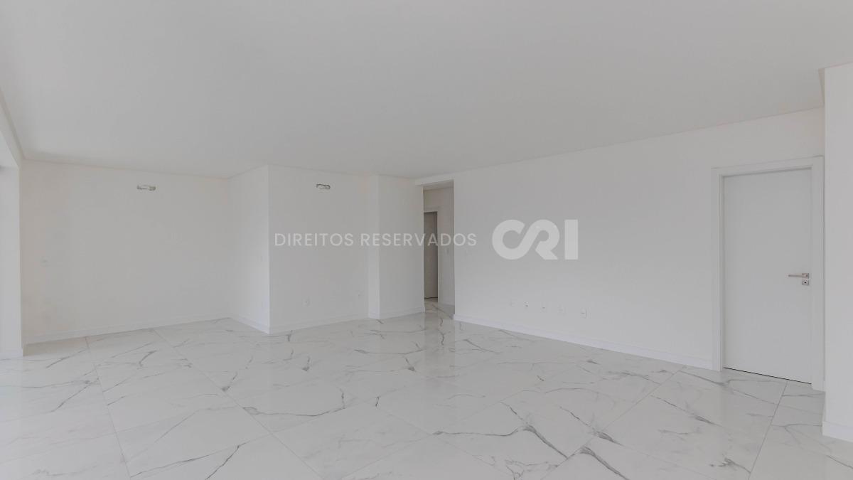 Apartamento com 4 suítes no Montreal Towers na Meia Praia, Itapema