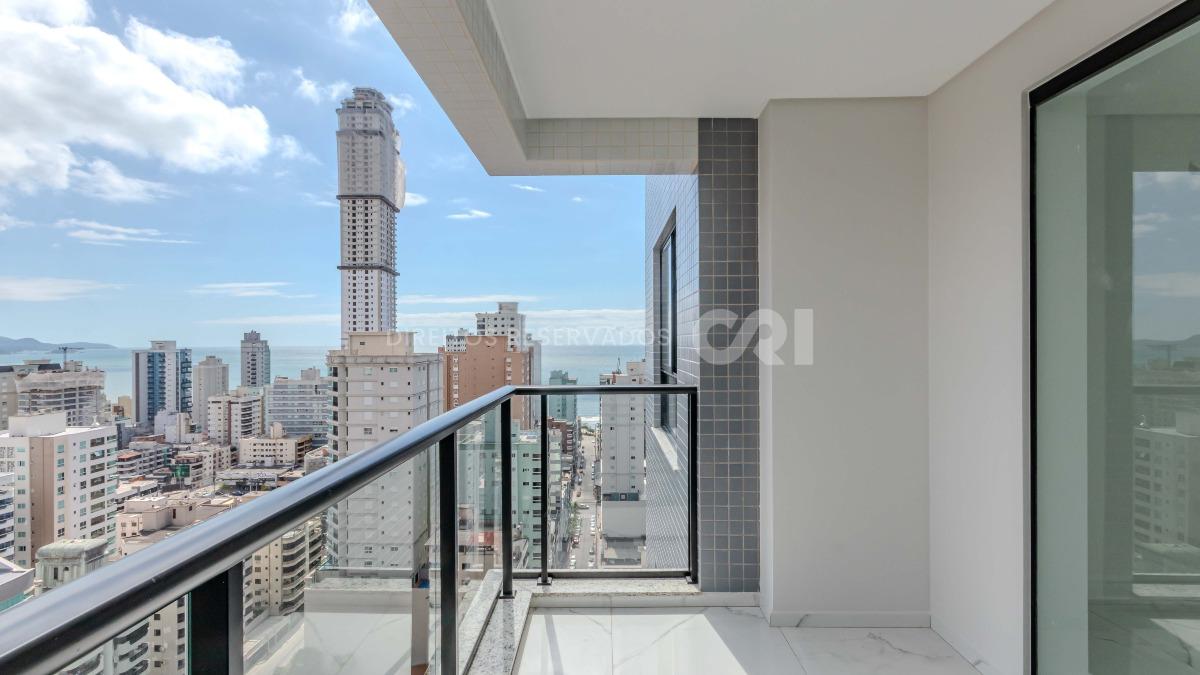 Apartamento com 4 suítes no Montreal Towers na Meia Praia, Itapema