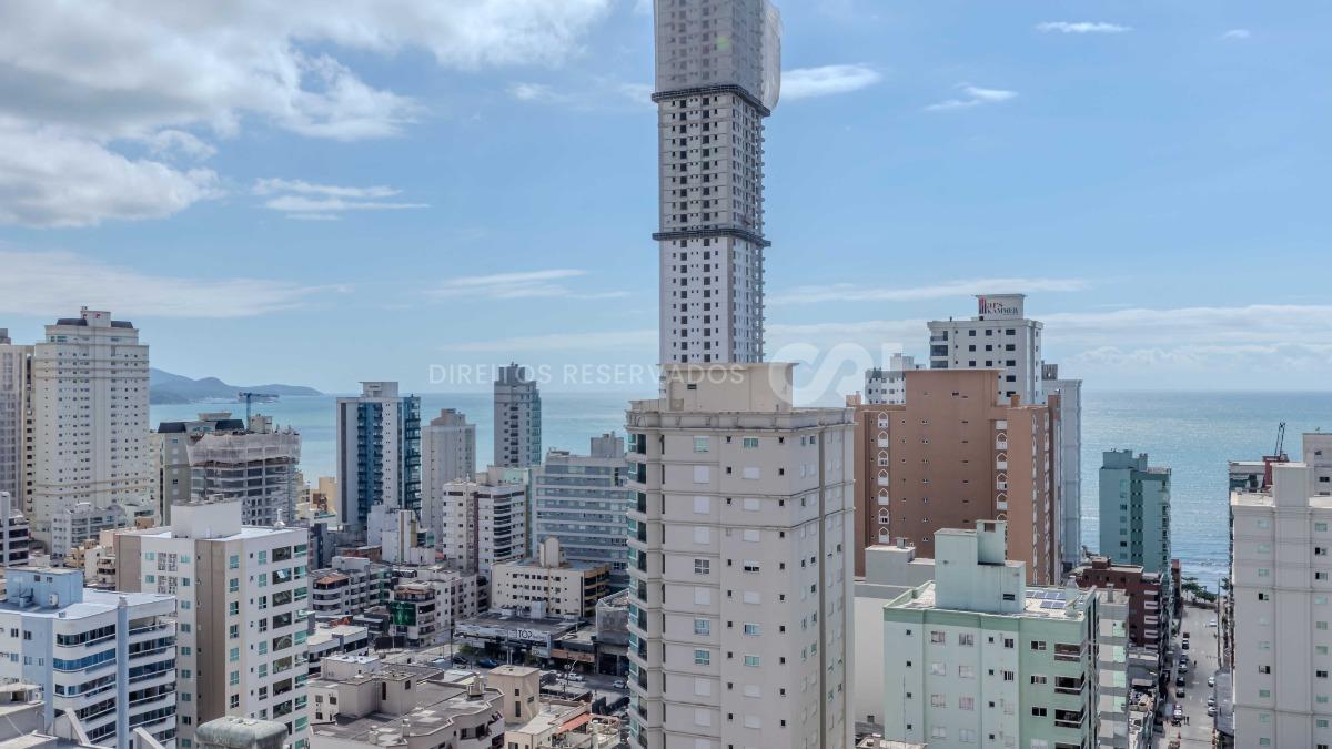 Apartamento com 4 suítes no Montreal Towers na Meia Praia, Itapema