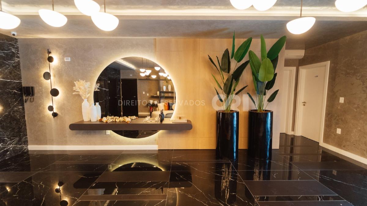 Apartamento com 202m² com 4 suítes quadra mar no Acqua Blue na Meia Praia em Itapema