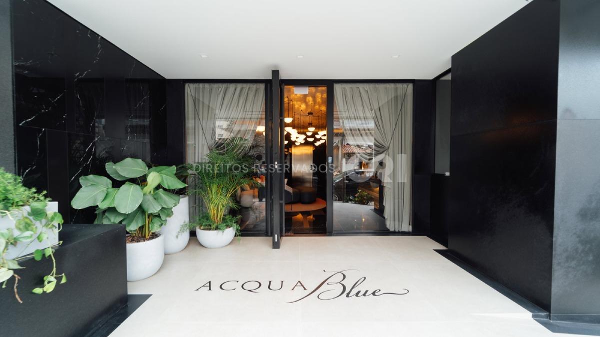 Apartamento com 202m² com 4 suítes quadra mar no Acqua Blue na Meia Praia em Itapema