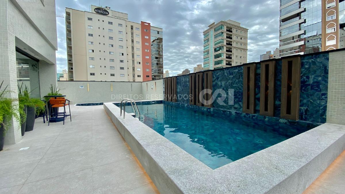 Apartamento com 202m² com 4 suítes quadra mar no Acqua Blue na Meia Praia em Itapema