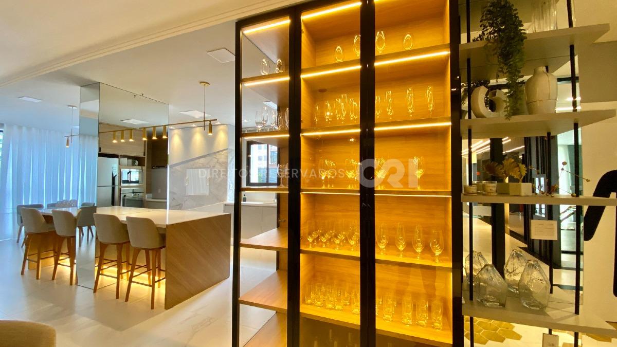 Apartamento com 202m² com 4 suítes quadra mar no Acqua Blue na Meia Praia em Itapema
