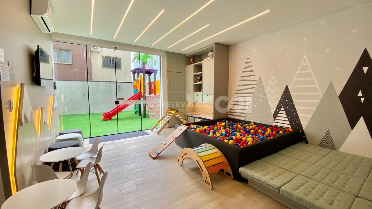 Apartamento com 202m² com 4 suítes quadra mar no Acqua Blue na Meia Praia em Itapema