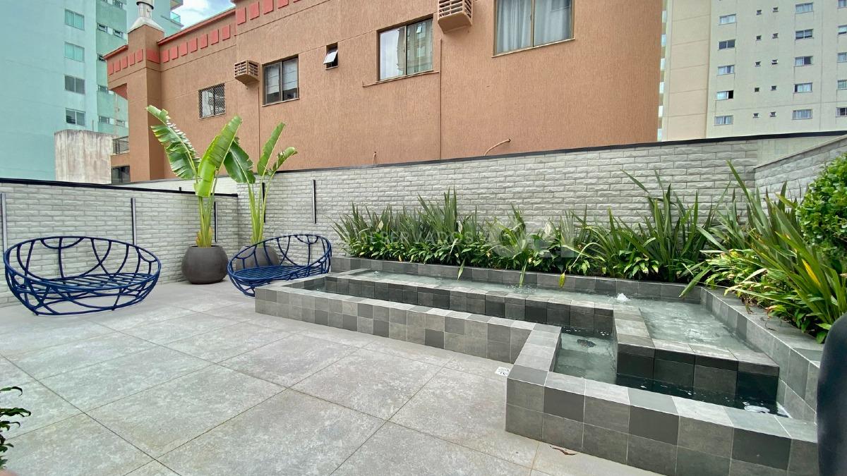 Apartamento com 202m² com 4 suítes quadra mar no Acqua Blue na Meia Praia em Itapema
