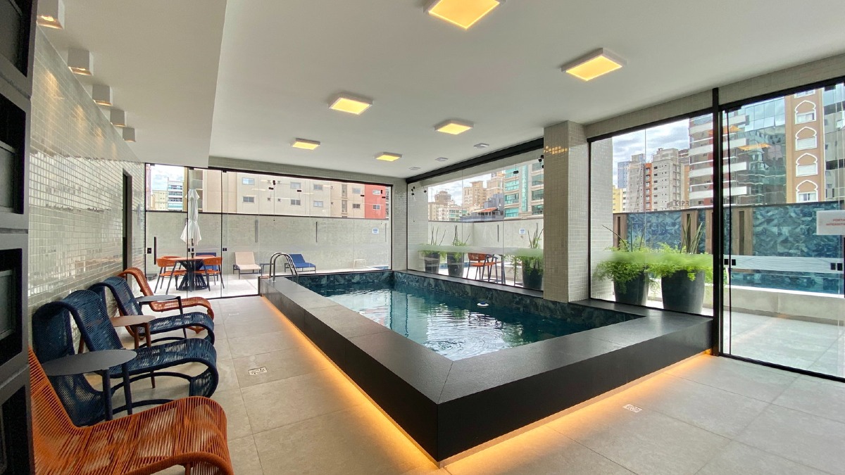 Apartamento com 202m² com 4 suítes quadra mar no Acqua Blue na Meia Praia em Itapema