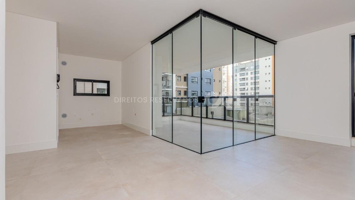  COPA: Apartamento com 3 suítes no Fiori del Mare Residenziale na Meia Praia em Itapema