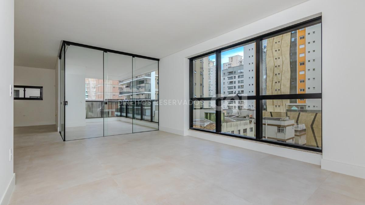  COPA: Apartamento com 3 suítes no Fiori del Mare Residenziale na Meia Praia em Itapema
