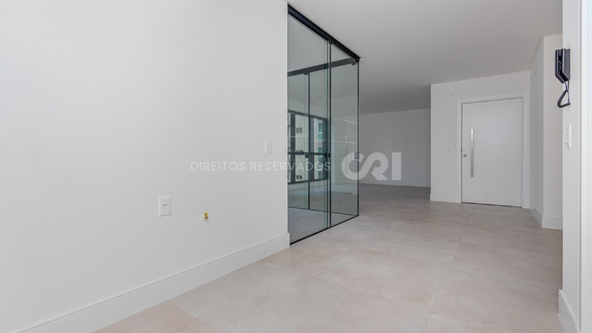  COPA: Apartamento com 3 suítes no Fiori del Mare Residenziale na Meia Praia em Itapema