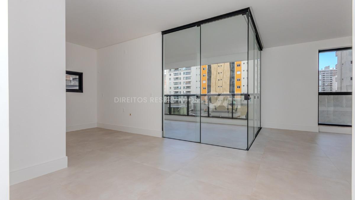  COPA: Apartamento com 3 suítes no Fiori del Mare Residenziale na Meia Praia em Itapema