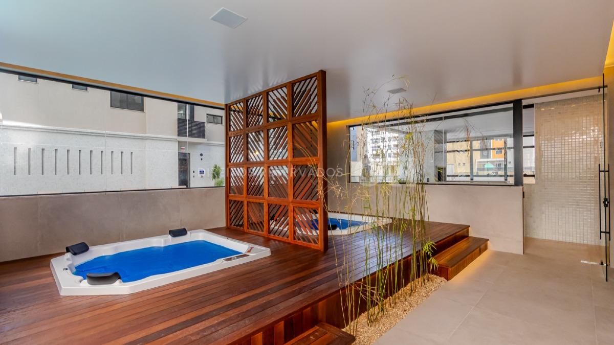  COPA: Apartamento com 3 suítes no Fiori del Mare Residenziale na Meia Praia em Itapema
