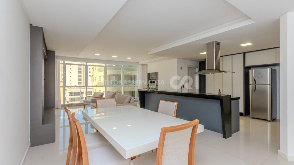 Apartamento com 4 suítes no Dubai Tower na Meia Praia em Itapema