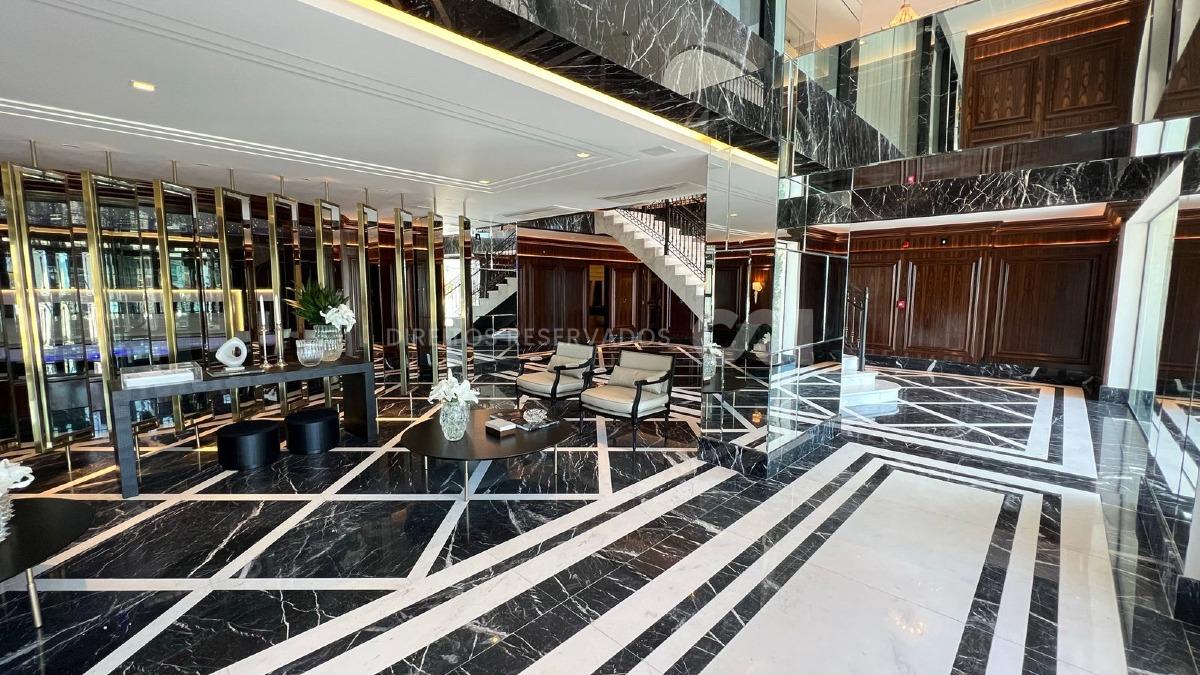 Apartamento com 4 suítes no Cartier Residence na Meia Praia em Itapema