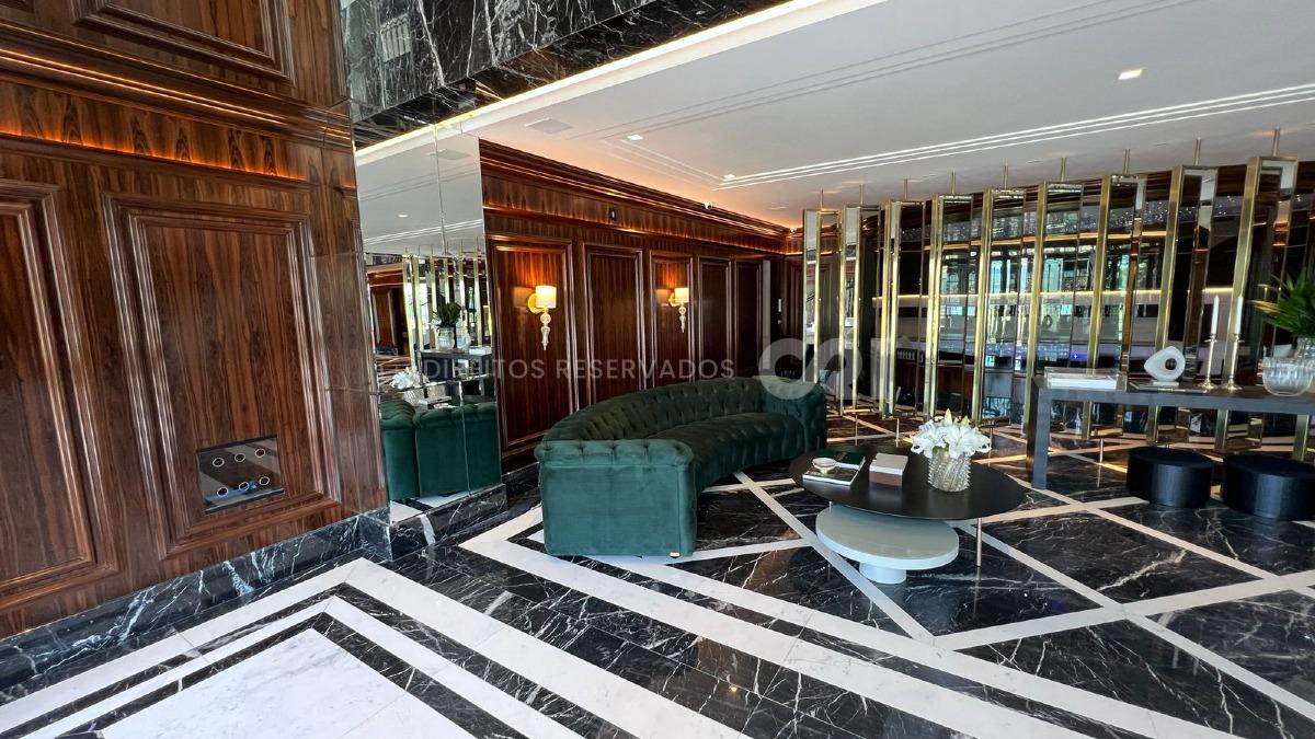 Apartamento com 4 suítes no Cartier Residence na Meia Praia em Itapema