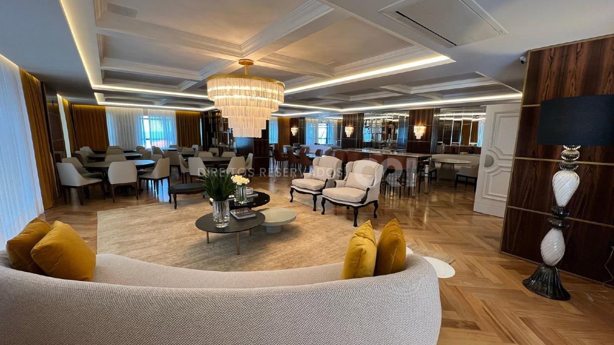Apartamento com 4 suítes no Cartier Residence na Meia Praia em Itapema