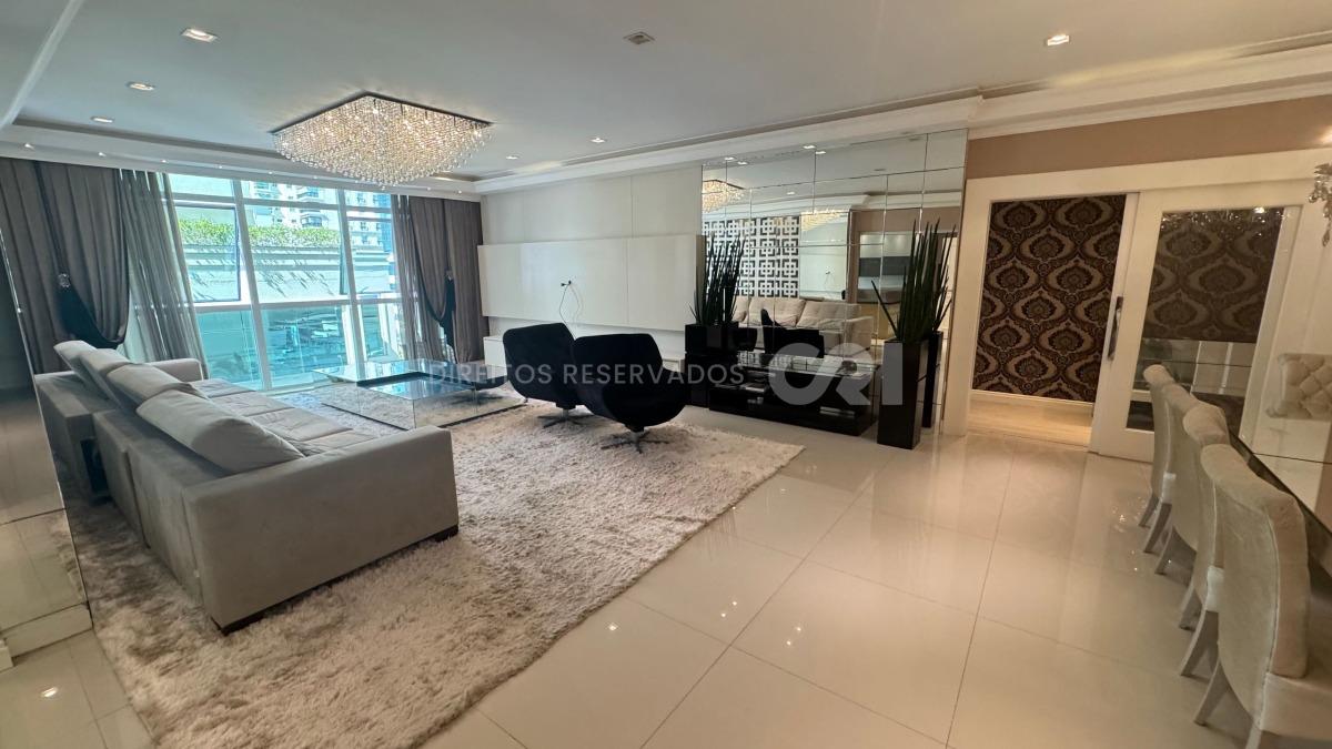 Apartamento frente mar com 4 suítes no Atlantic Paradise Towers na Meia Praia em Itapema