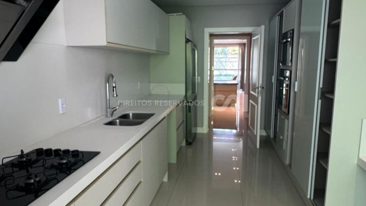 Apartamento frente mar com 4 suítes no Atlantic Paradise Towers na Meia Praia em Itapema