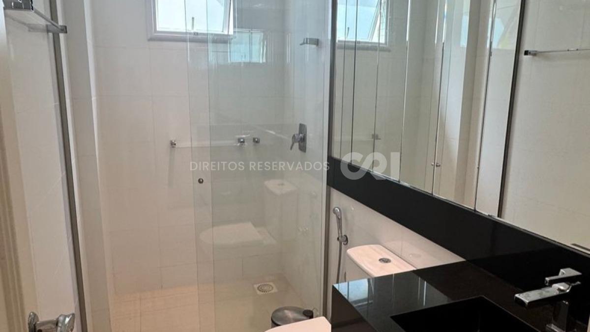 Apartamento frente mar com 4 suítes no Atlantic Paradise Towers na Meia Praia em Itapema