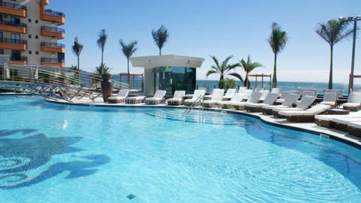 Apartamento frente mar com 4 suítes no Atlantic Paradise Towers na Meia Praia em Itapema