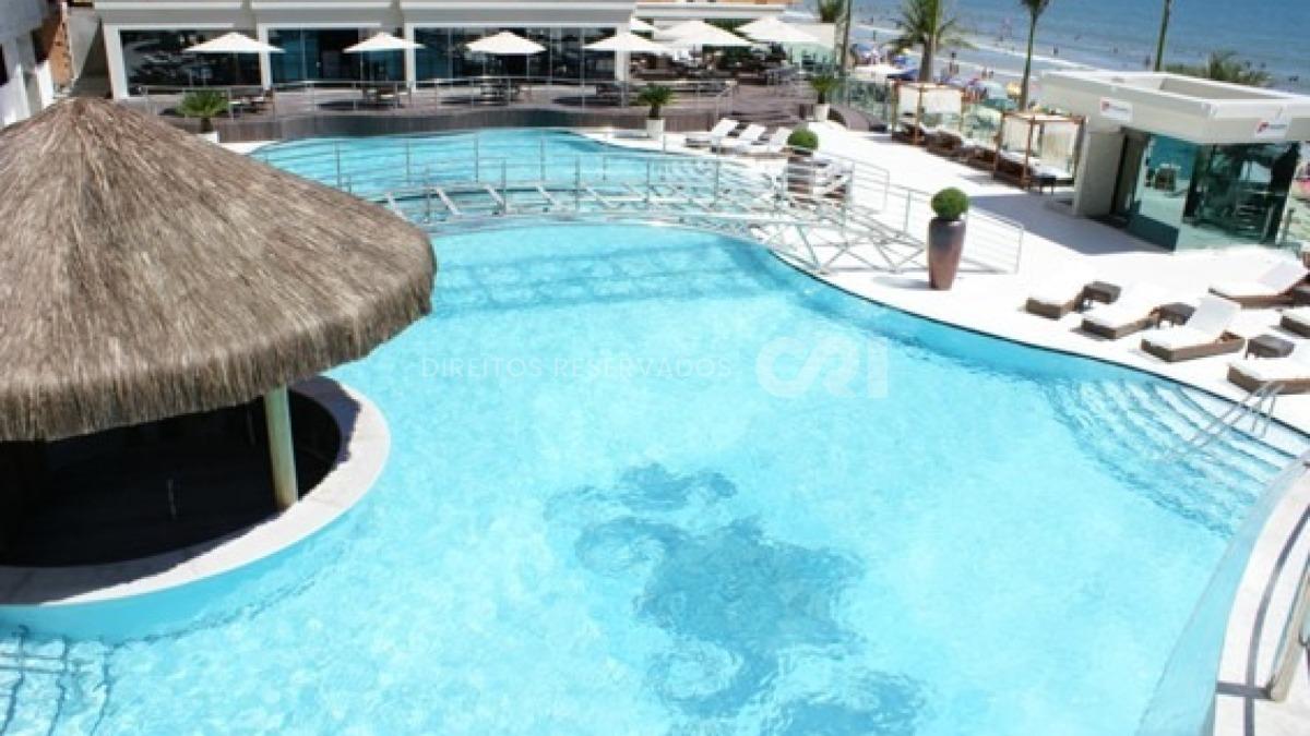 Apartamento frente mar com 4 suítes no Atlantic Paradise Towers na Meia Praia em Itapema