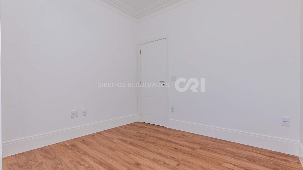 Apartamento com 4 suítes no Edifício Jardim Europa em Balneário Perequê, Porto Belo