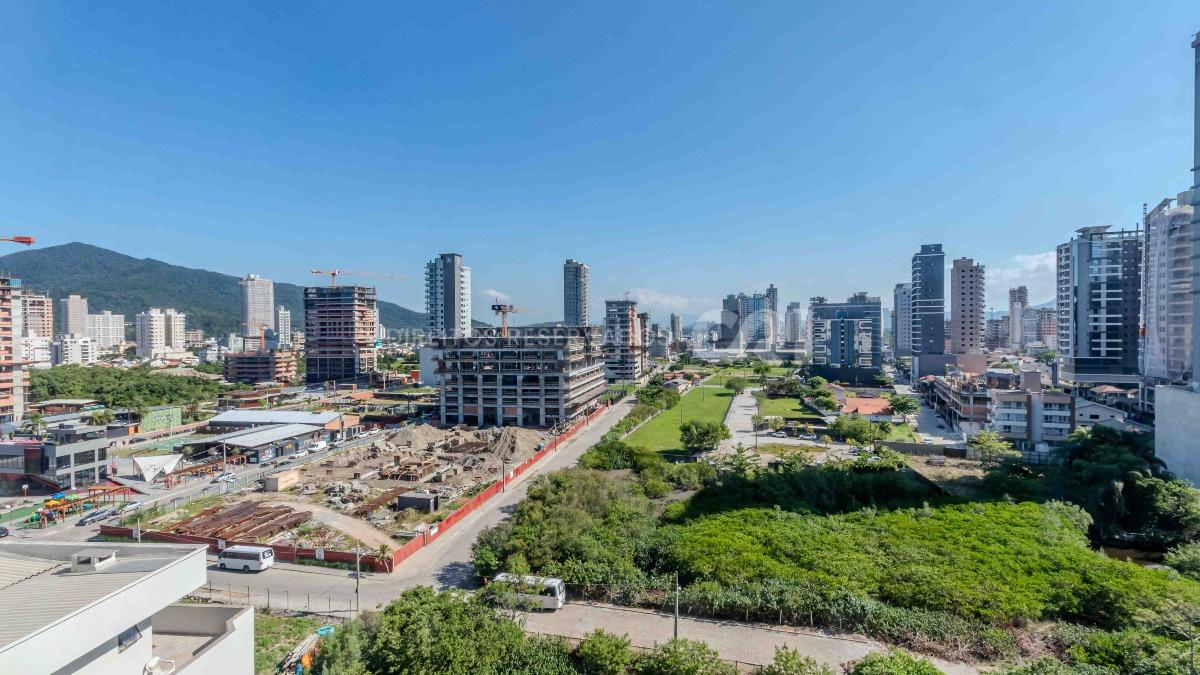 Apartamento com 4 suítes no Edifício Jardim Europa em Balneário Perequê, Porto Belo