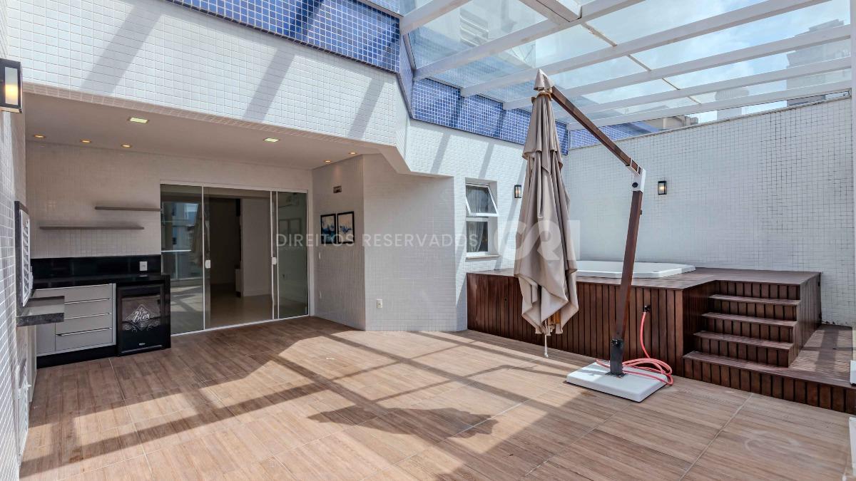 Cobertura com 4 suítes no Edificio Splendore Del Mare na Meia Praia em Itapema