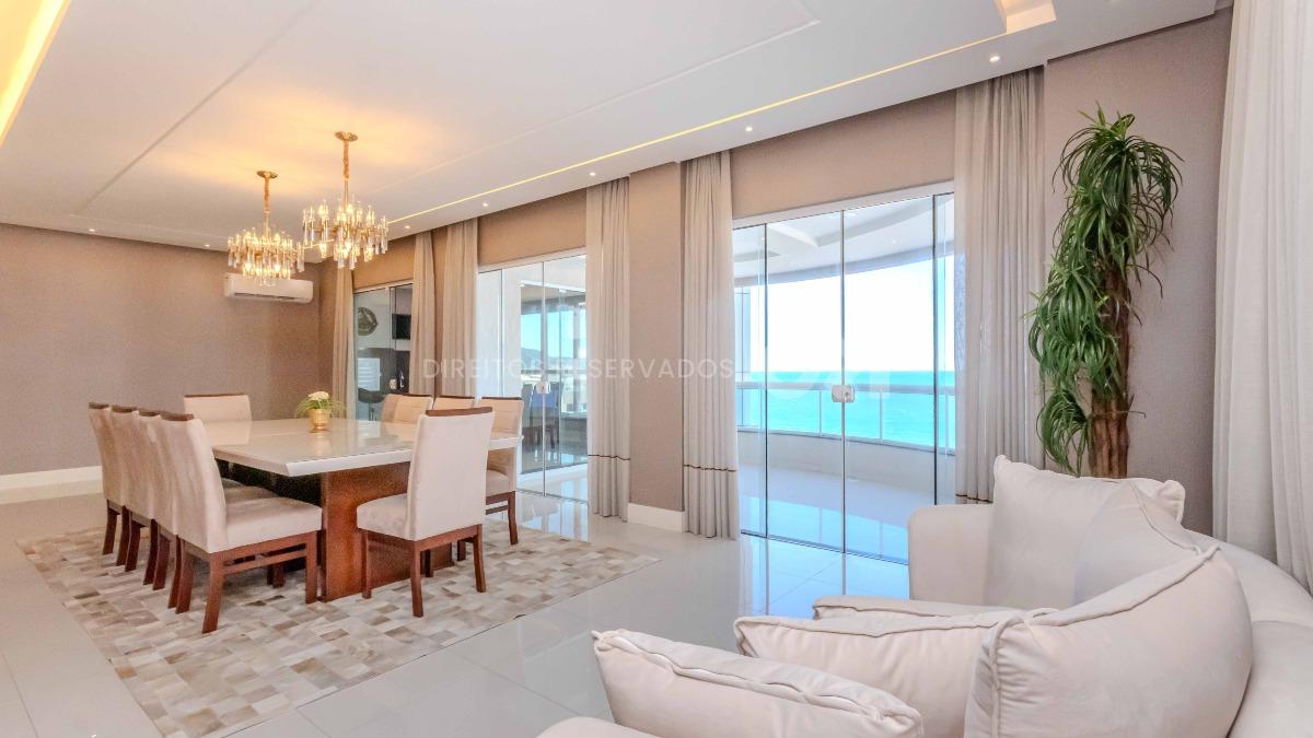 Apartamento com 4 suítes no edifício Mount Everest na Meia Praia em Itapema