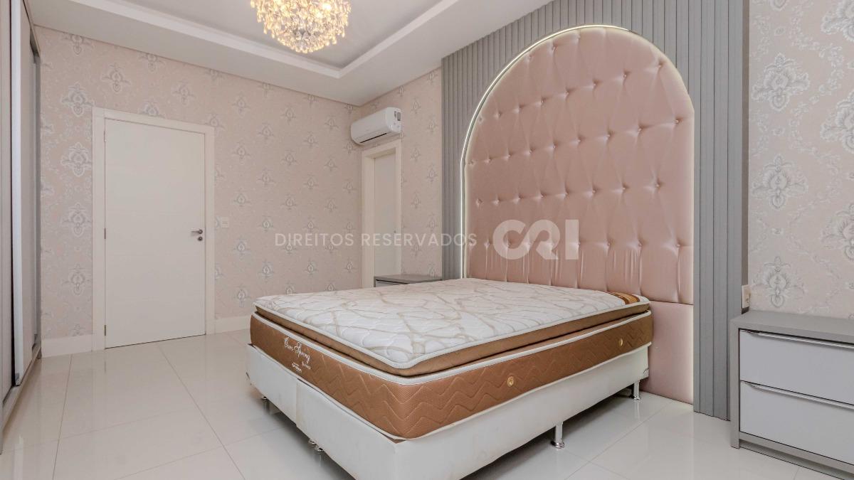 Apartamento com 4 suítes no edifício Mount Everest na Meia Praia em Itapema