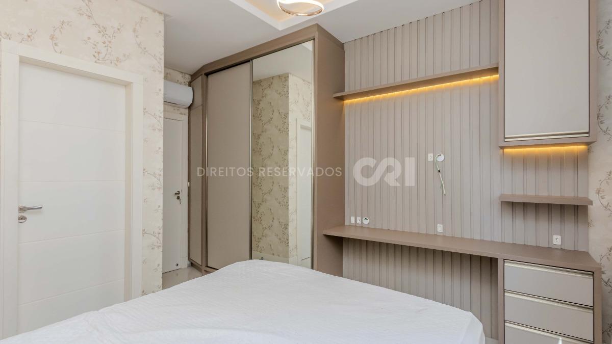 Apartamento com 4 suítes no edifício Mount Everest na Meia Praia em Itapema
