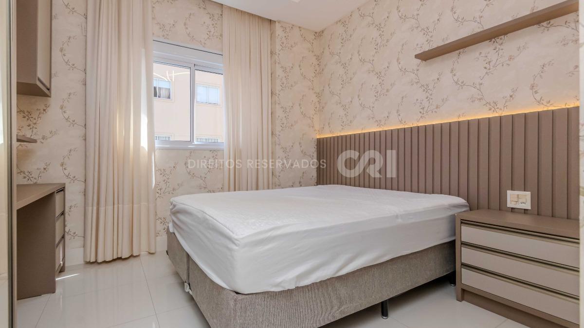 Apartamento com 4 suítes no edifício Mount Everest na Meia Praia em Itapema
