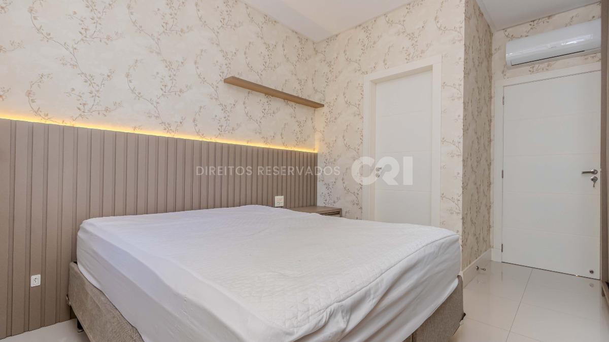 Apartamento com 4 suítes no edifício Mount Everest na Meia Praia em Itapema