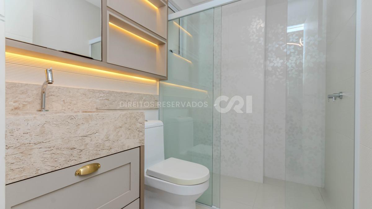 Apartamento com 4 suítes no edifício Mount Everest na Meia Praia em Itapema