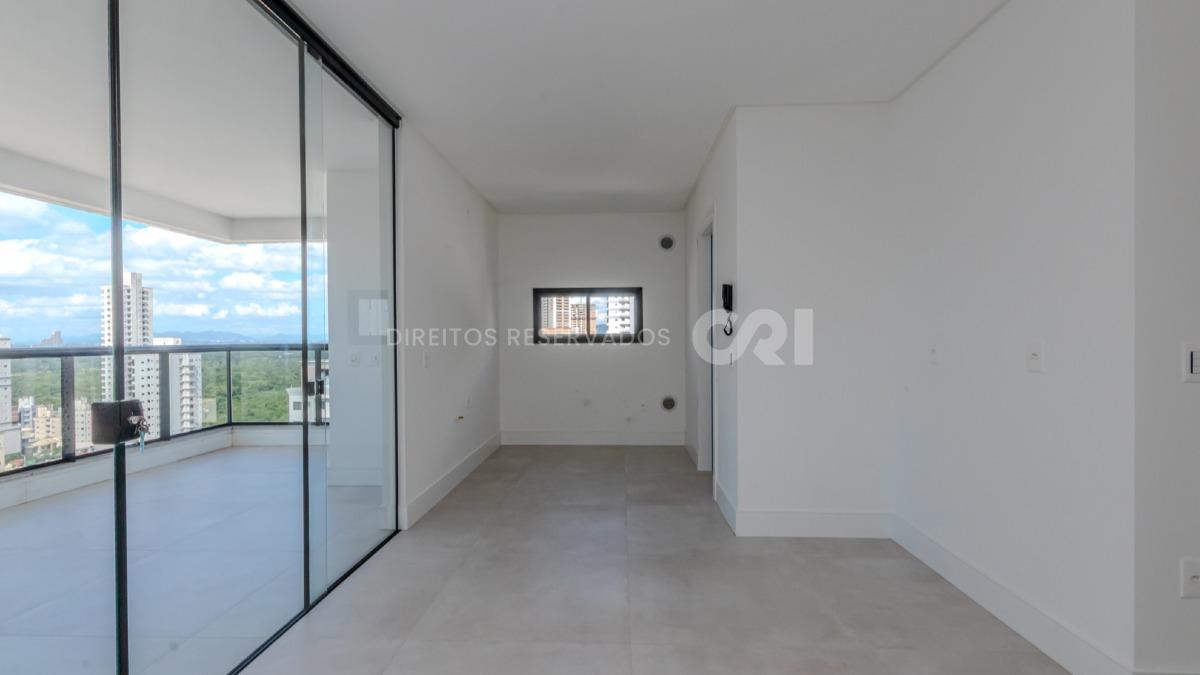 Apartamento com 3 suítes no edifício Fiori Del Mare na Meia Praia, Itapema