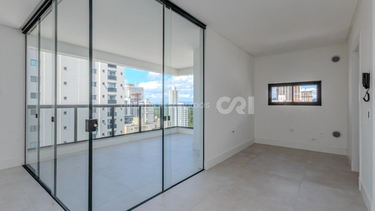 Apartamento com 3 suítes no edifício Fiori Del Mare na Meia Praia, Itapema