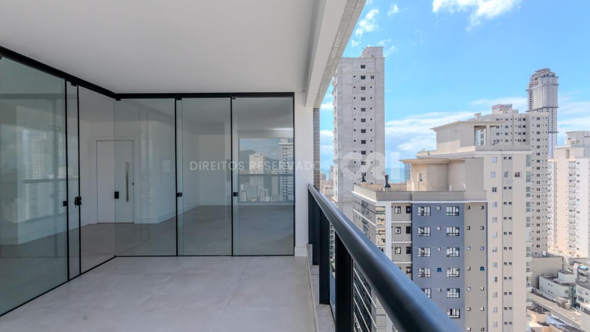 Apartamento com 3 suítes no edifício Fiori Del Mare na Meia Praia, Itapema