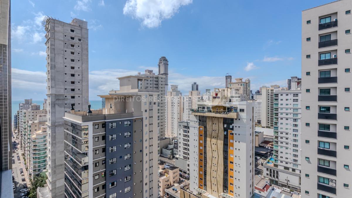 Apartamento com 3 suítes no edifício Fiori Del Mare na Meia Praia, Itapema
