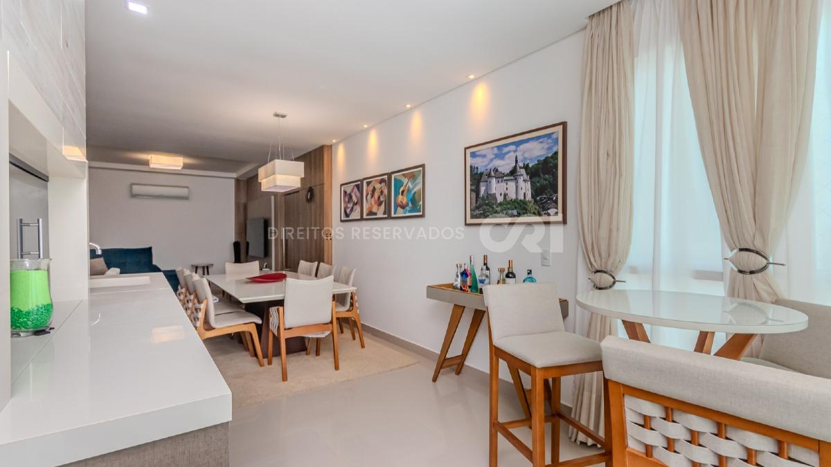 Apartamento mobiliado com 3 suítes no Munique Residence na Meia Praia em Itapema