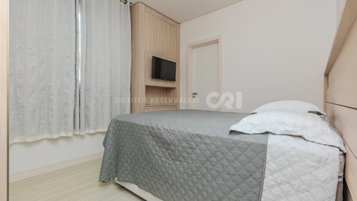 Apartamento mobiliado com 3 suítes no Munique Residence na Meia Praia em Itapema