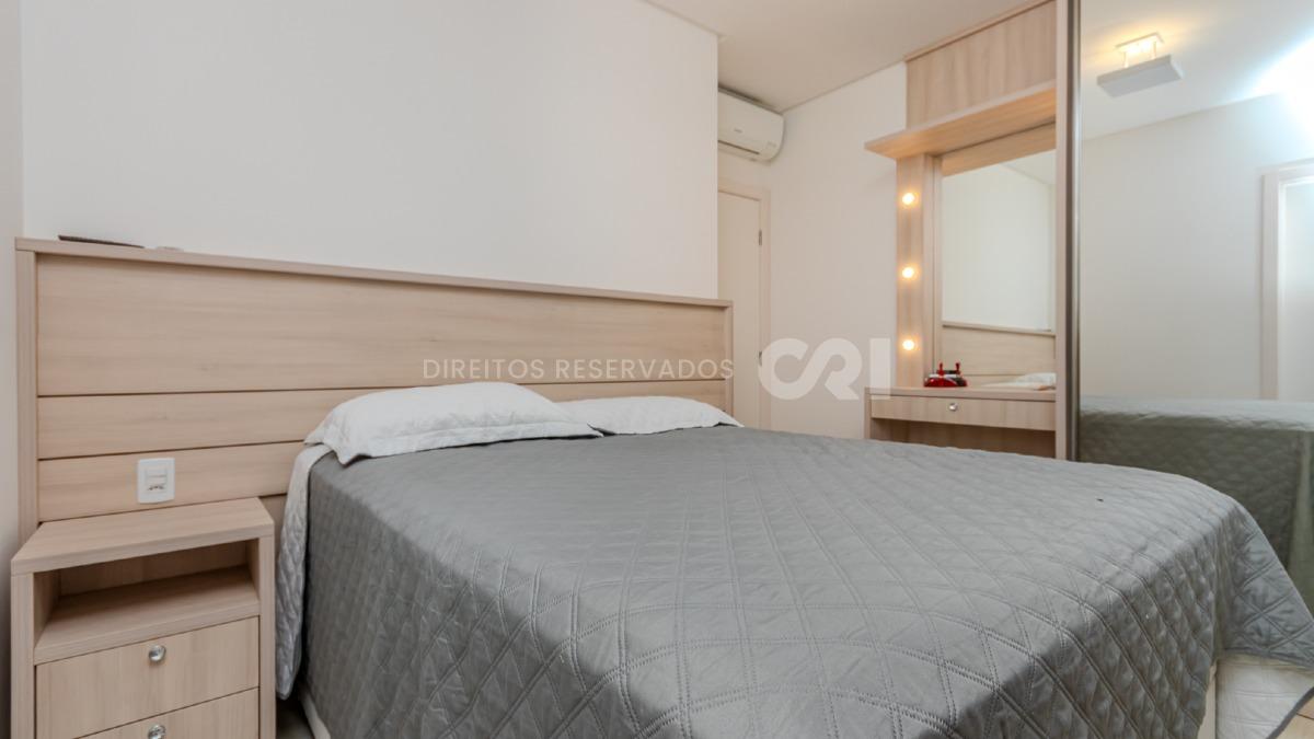 Apartamento mobiliado com 3 suítes no Munique Residence na Meia Praia em Itapema