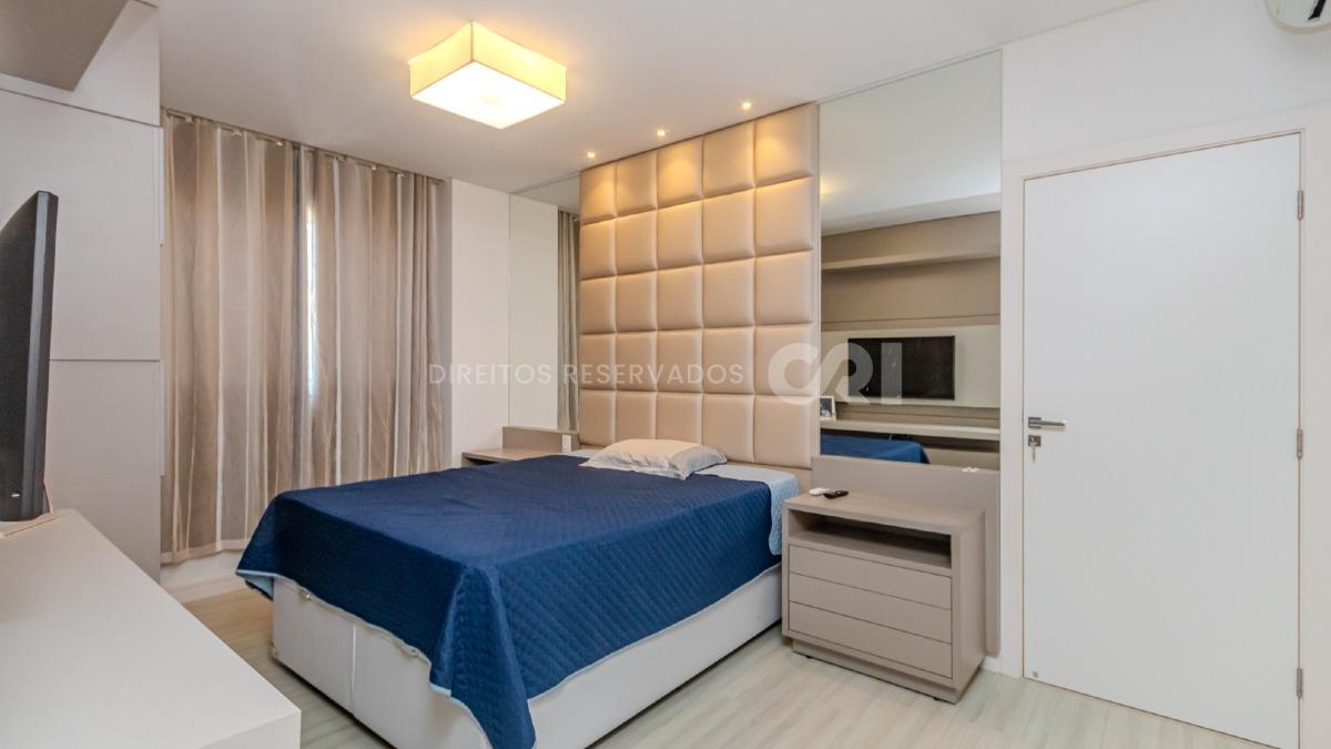 Apartamento mobiliado com 3 suítes no Munique Residence na Meia Praia em Itapema