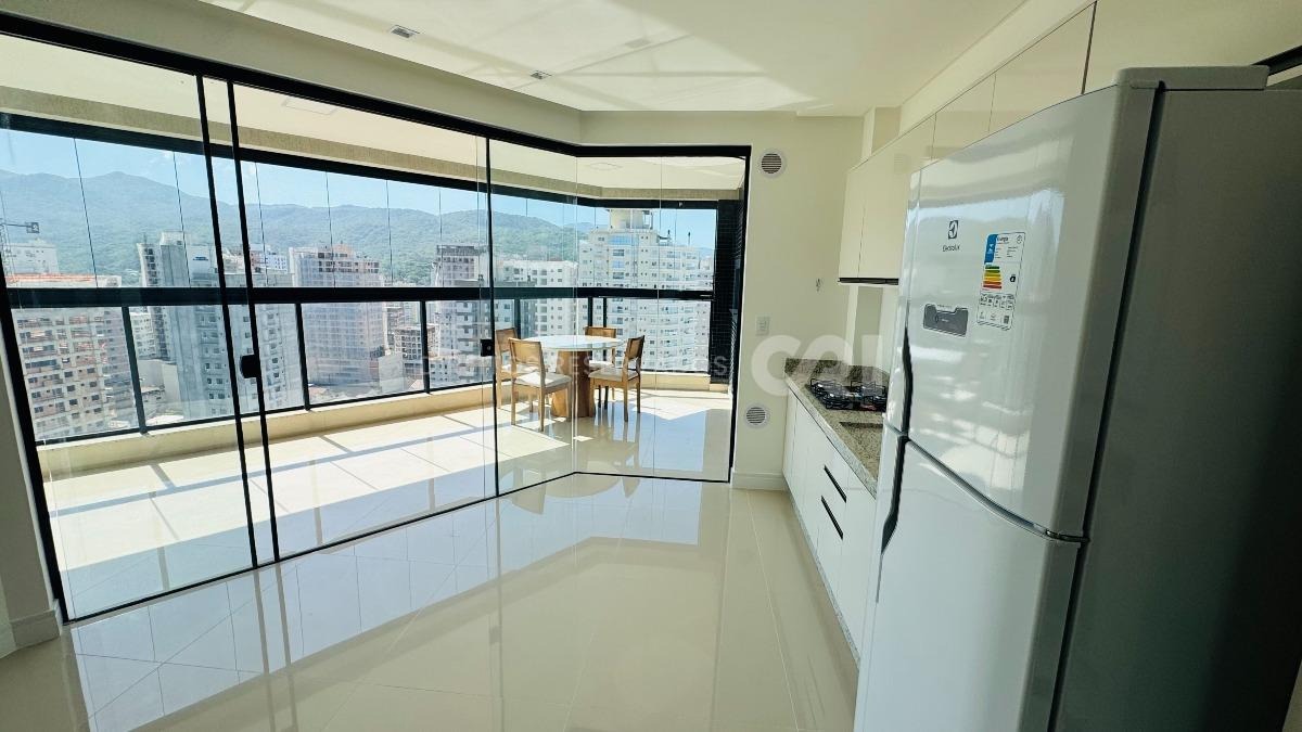 Apartamento com 3 suítes no Zurich Residence na Meia Praia em Itapema