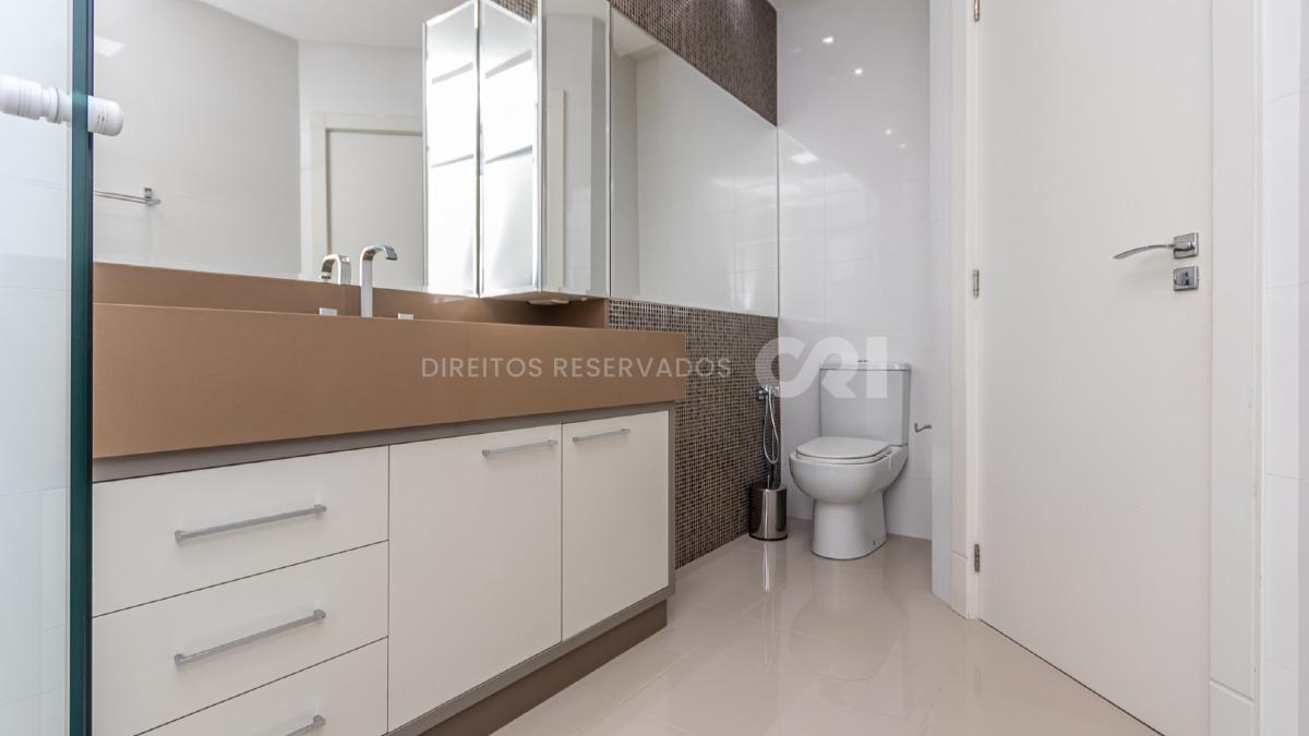 Apartamento com 3 suítes no edifício Aquarius Residence na Meia Praia em Itapema