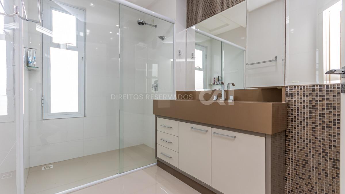 Apartamento com 3 suítes no edifício Aquarius Residence na Meia Praia em Itapema