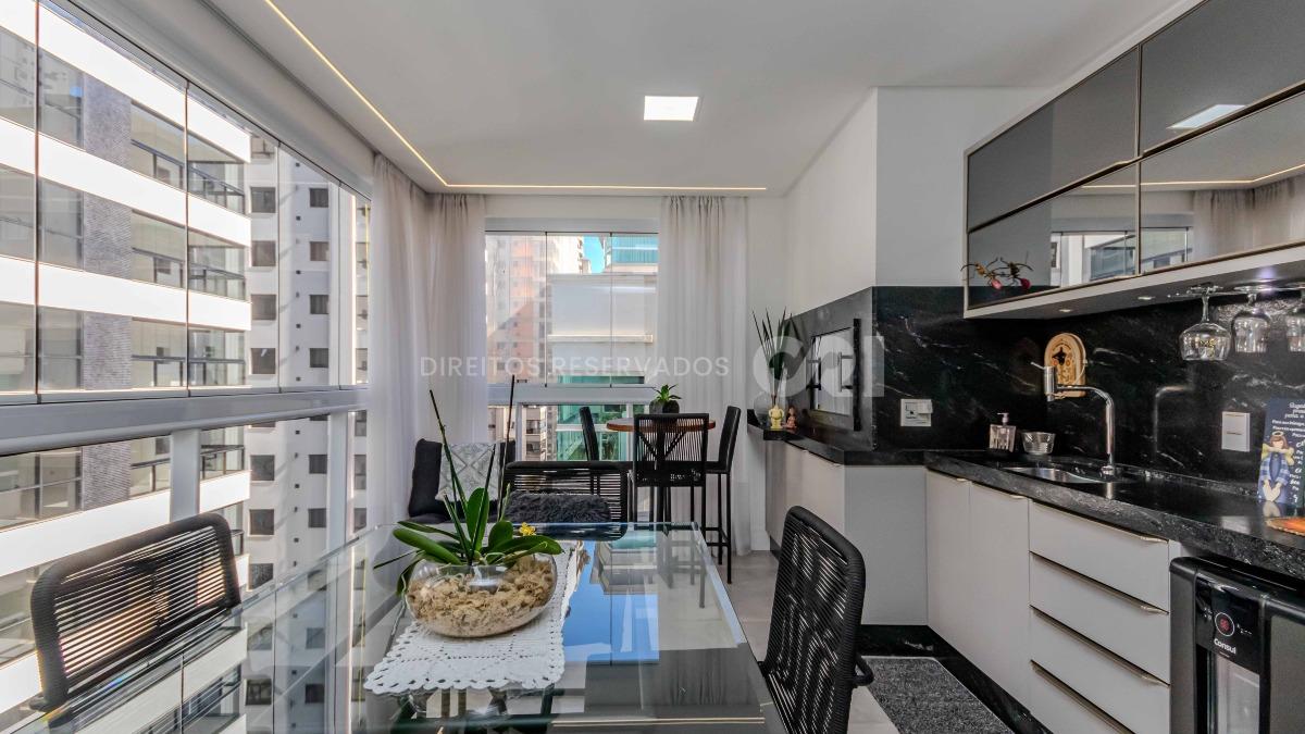 Apartamento com 3 suítes no Sole Del Mare Residenziale na Meia Praia, Itapema
