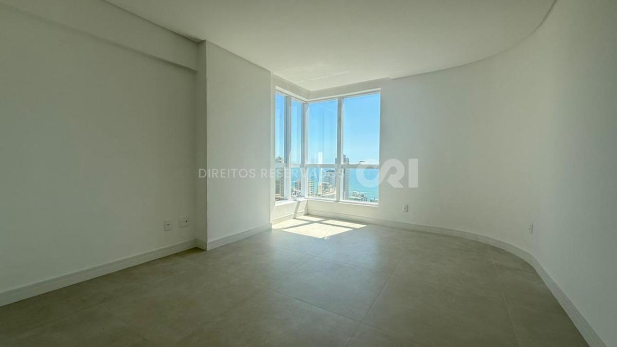 Apartamento 129m² com 3 Suítes no Edifício Plenilunem na Meia Praia em Itapema