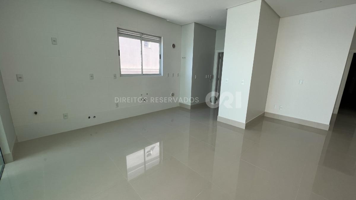 Apartamento a venda no Palazzo Del Mare com 04 Suítes na Meia Praia em Itapema