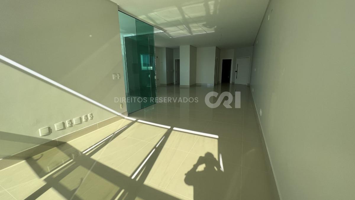 Apartamento a venda no Palazzo Del Mare com 04 Suítes na Meia Praia em Itapema