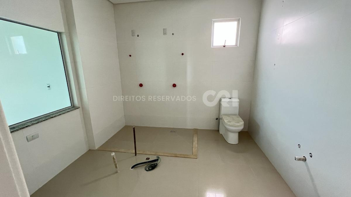 Apartamento a venda no Palazzo Del Mare com 04 Suítes na Meia Praia em Itapema