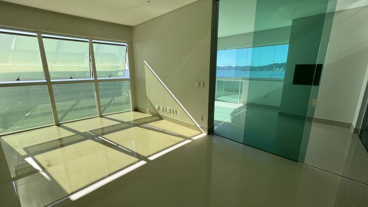Apartamento a venda no Palazzo Del Mare com 04 Suítes na Meia Praia em Itapema